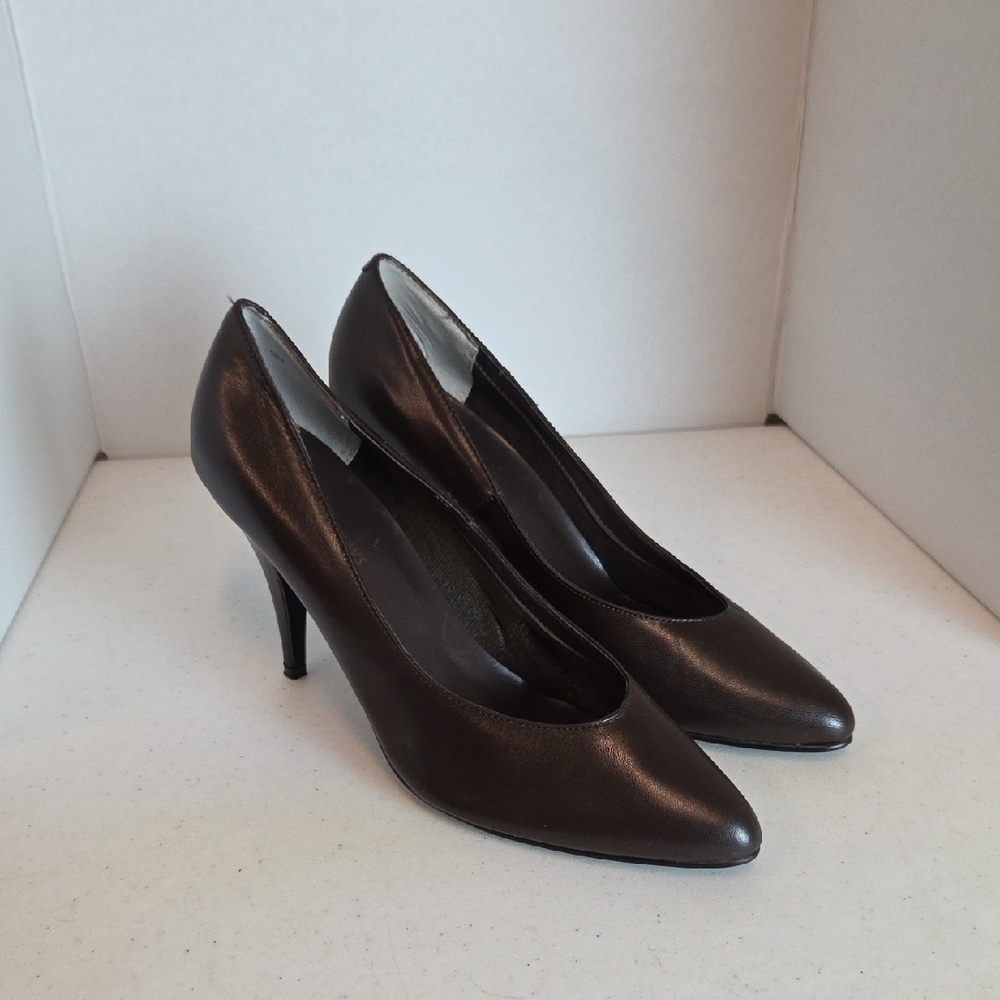 Newport News Like New  Size 10 Brown Pointed-Toe Fine Leather Pumps
